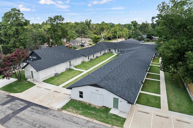 Primary Photo - 316 W 7th St
