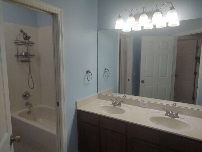Building Photo - "Spacious 4-Bedroom with 3 Full Baths - 2,...