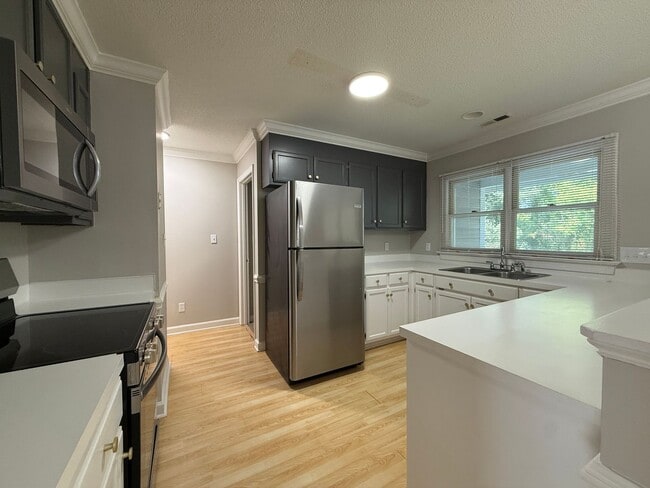 Building Photo - Spacious Two Bedroom, 2nd Floor Condo with...