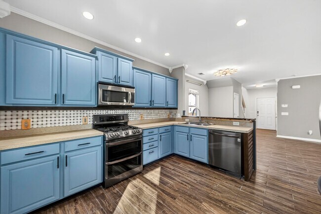 Building Photo - 4829 Hawkins Dr