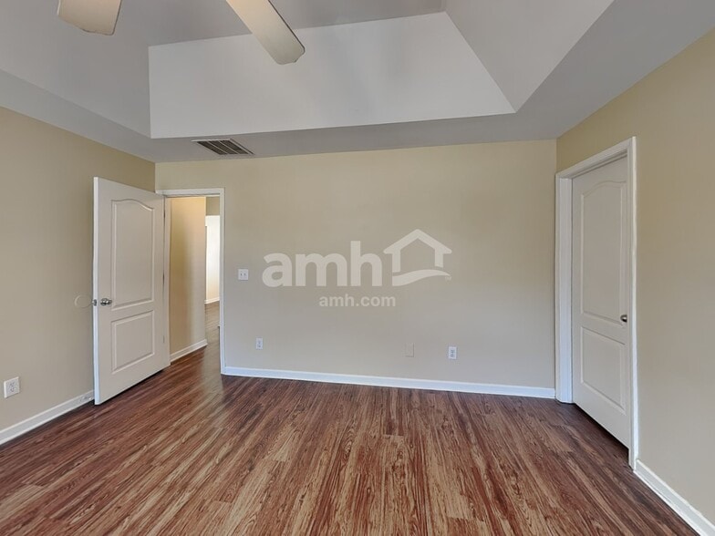 Building Photo - 6078 Lancelot Ln