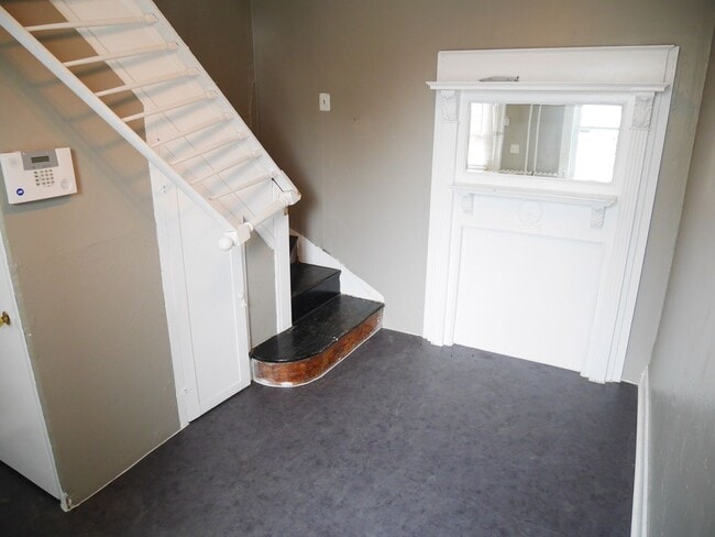 Building Photo - Corner Rowhouse Upper Unit-Canton, MD
