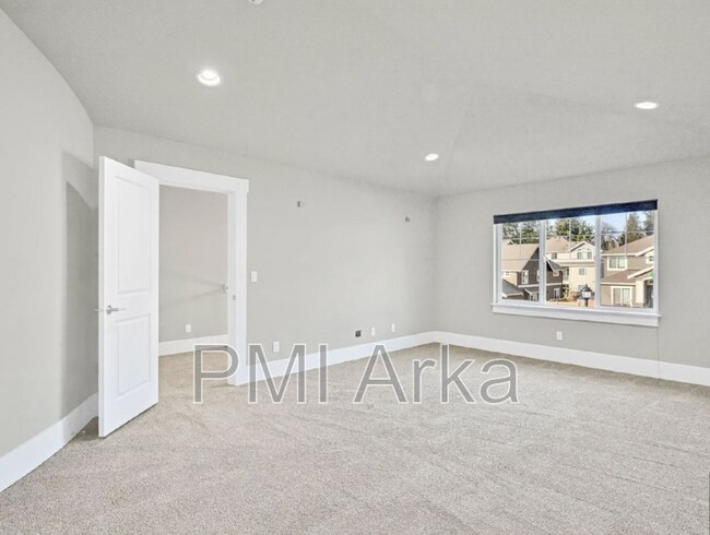 Building Photo - 6603 SE 7th Pl