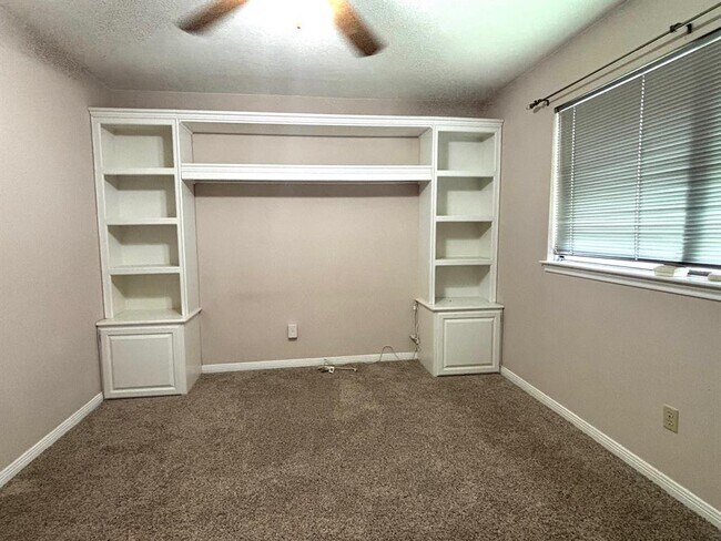 Building Photo - 3243 E Rangecrest Pl