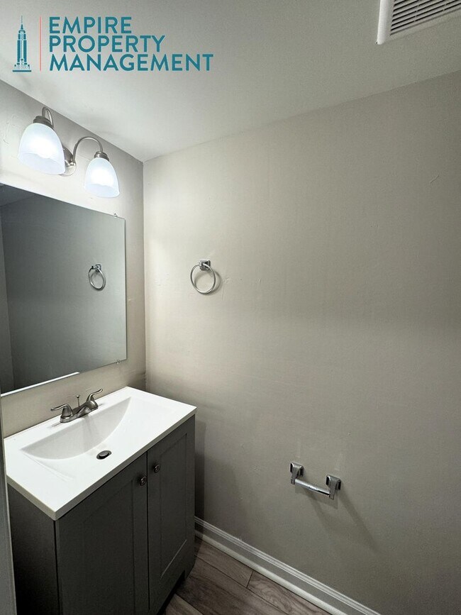 Building Photo - 9006 Mahogany Row SE