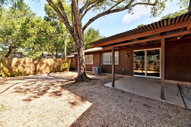 Building Photo - 11904 Broad Oaks Dr