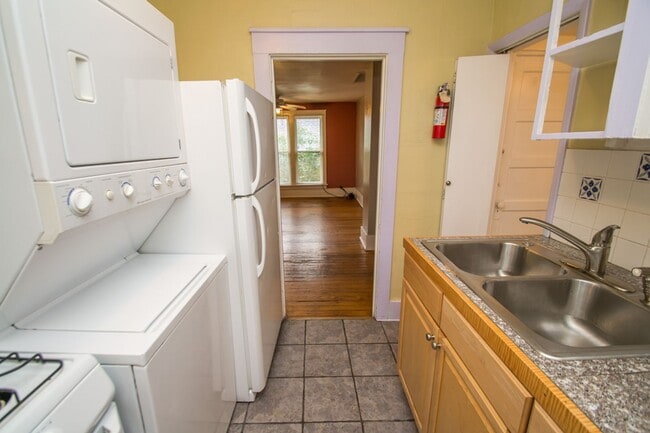 Building Photo - 1537 9th St