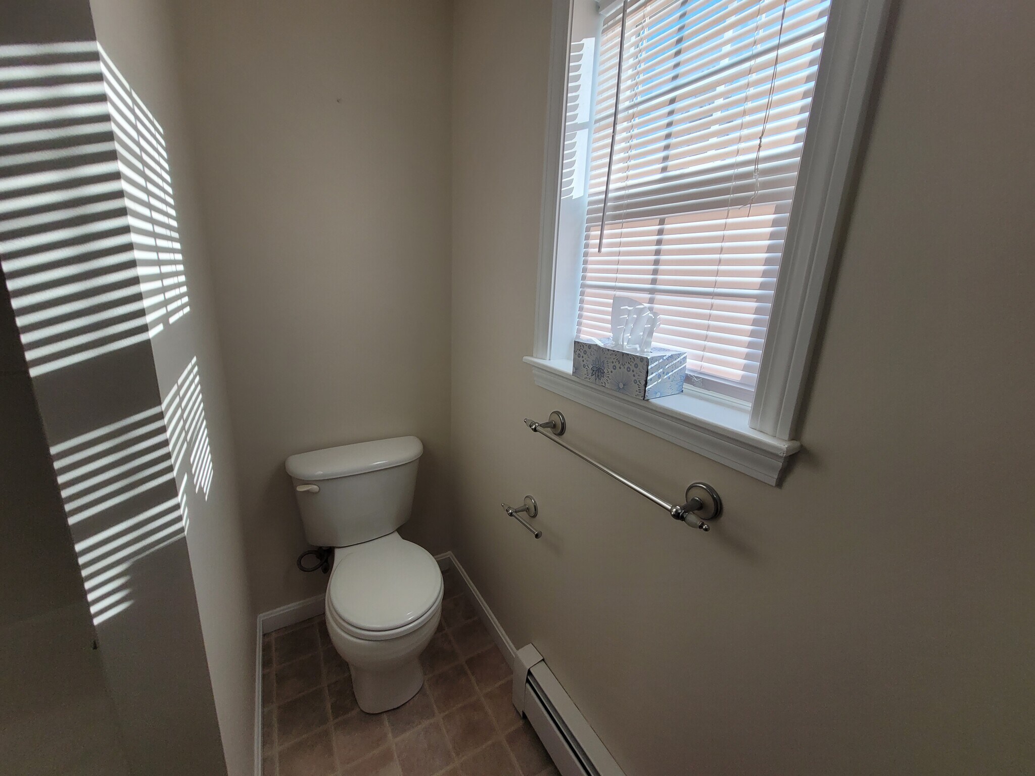 Building Photo - 10 Lupine Rd