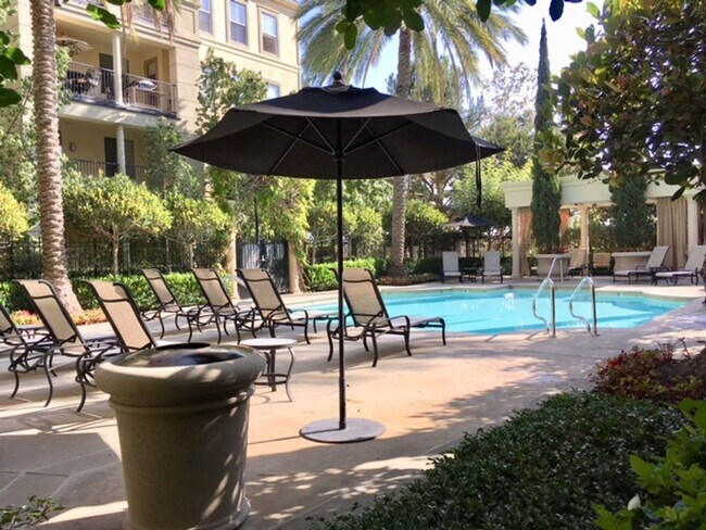 Building Photo - Watermarke: Lower 1 Bed 1 Bath Condo,