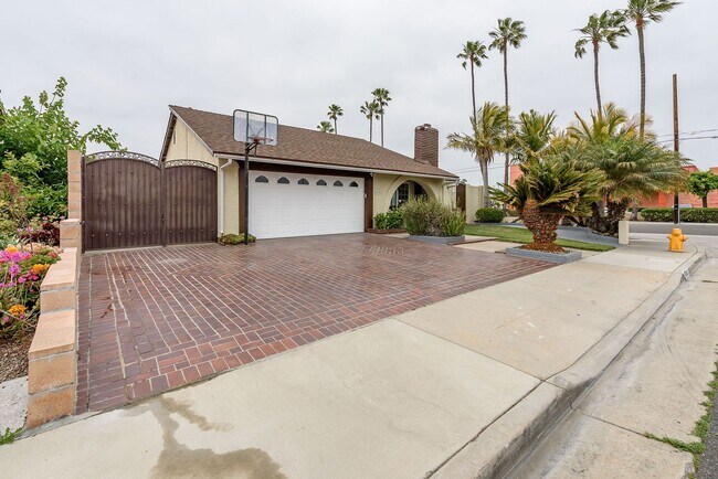 Primary Photo - Your Newly Renovated Huntington Beach Oasi...
