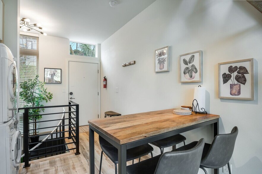 Building Photo - 3843 21st Ave SW