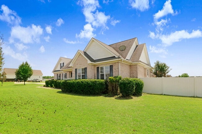 Building Photo - *DETACHED GARAGE/WORKSHOP!* Gorgeous home on HUGE acre lot in Princeton