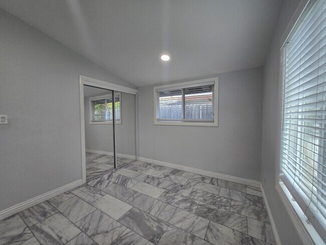 Building Photo - 9622 Stonybrook Dr