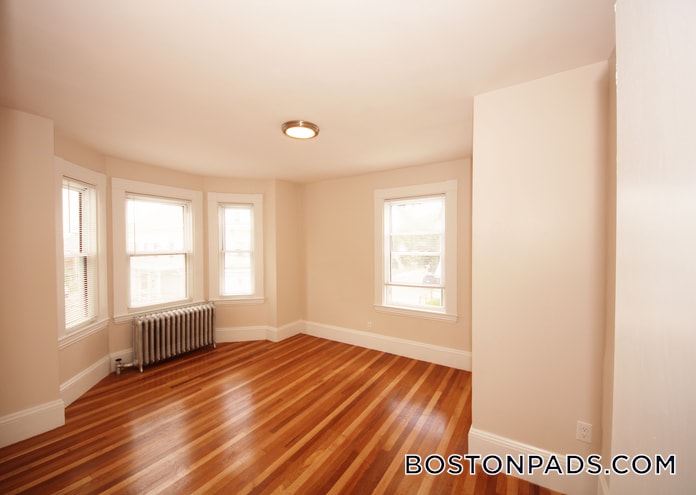 Building Photo - 93 Cushing St