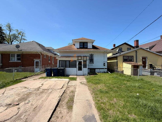 Building Photo - 215 N Woodland Ave