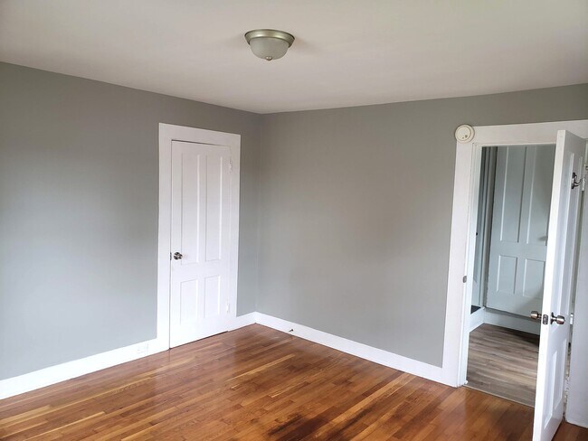 Building Photo - 64 Marlborough St