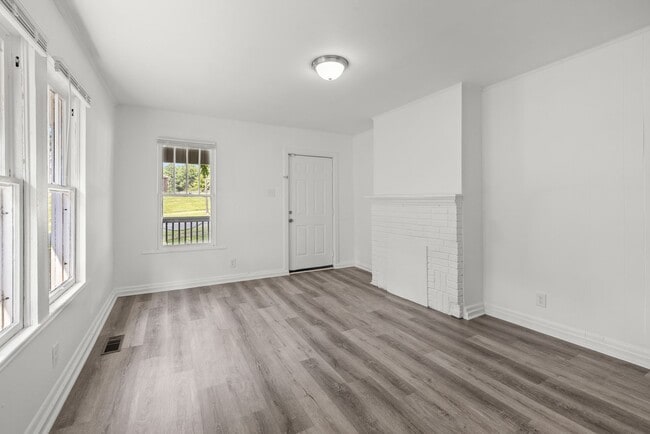 Building Photo - Beautiful Eastlake Bungalow