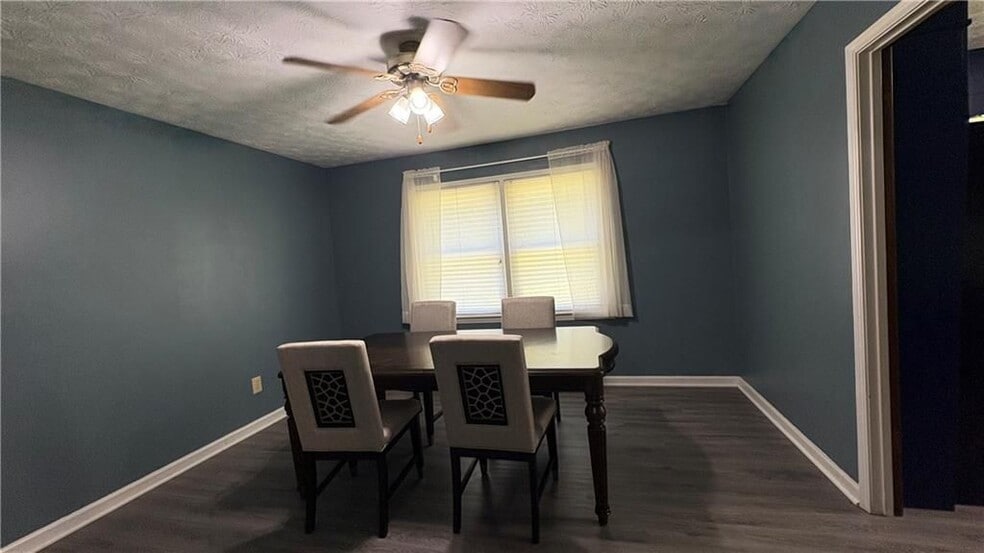 Building Photo - 2421 Fieldstone Dr SE