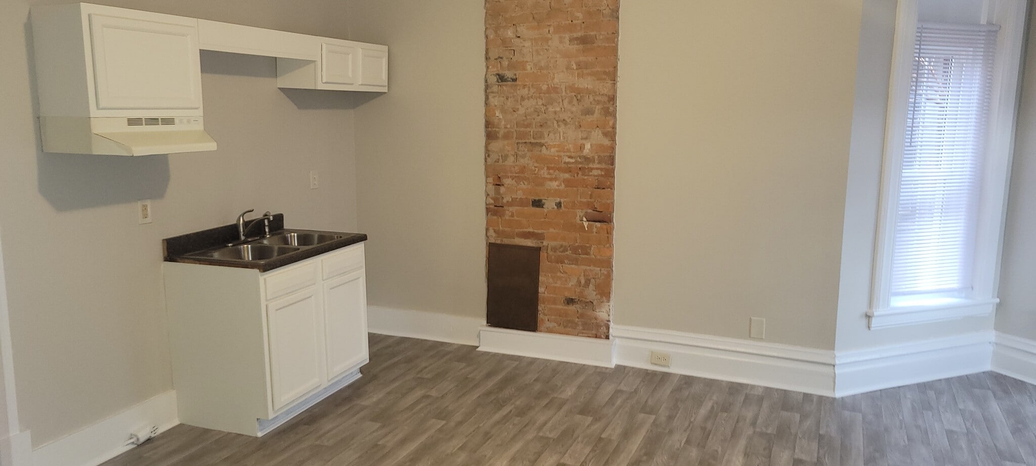 Kitchenette in main room - 322 Campbell St