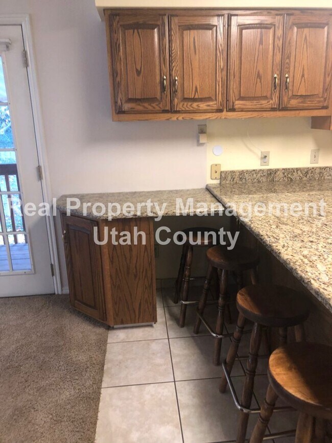 Building Photo - Spacious Lehi Home