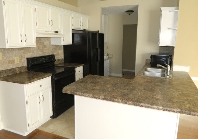Building Photo - 471 Lawrence Dr