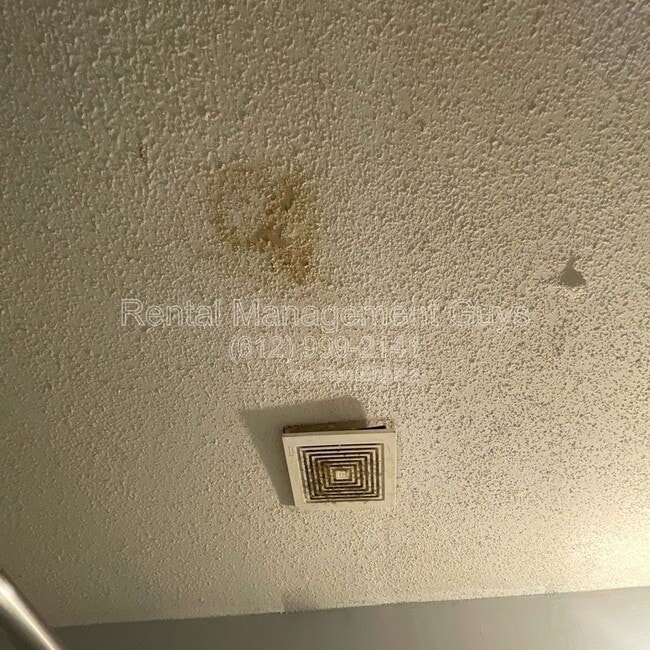 Building Photo - 2931 N Bryant Ave