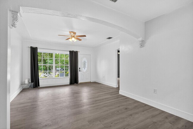 Building Photo - 40 NW 68th St