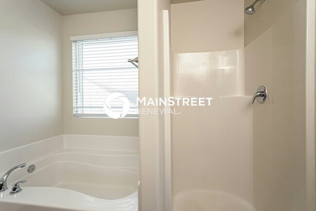 Building Photo - 4 Bedroom Pet-Friendly Home in GREENSBORO,...