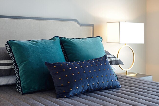 Building Photo - 619 Adams St