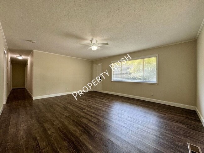 Building Photo - 209 Signal View St