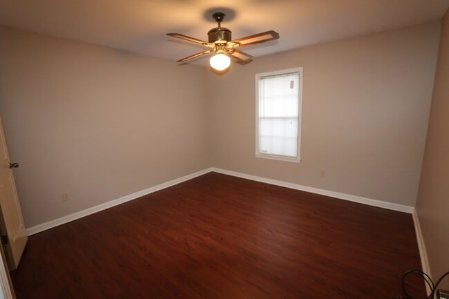 Building Photo - Southeast Memphis Family Beauty