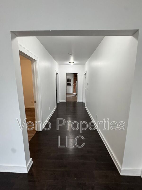 Building Photo - 5 Marshall St