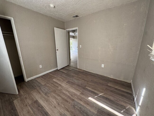 Building Photo - 1209 Carlsbad Pl