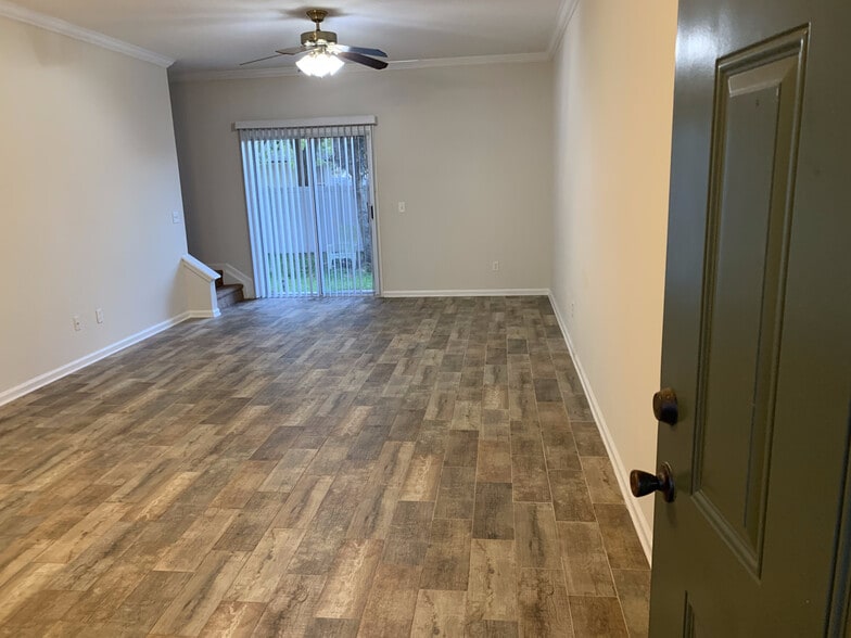 Living room - 389 Scrub Jay Dr