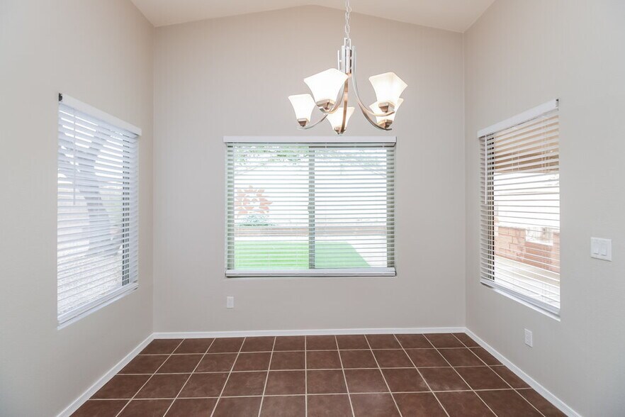 Building Photo - 11142 E Catalina Ave