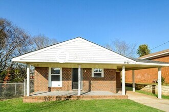 Building Photo - 4 Bedroom Pet-Friendly Home in Birmingham, AL with Main Street Renewal