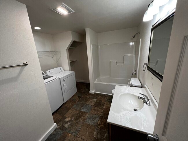 Building Photo - 9197 Cty J-Unit A