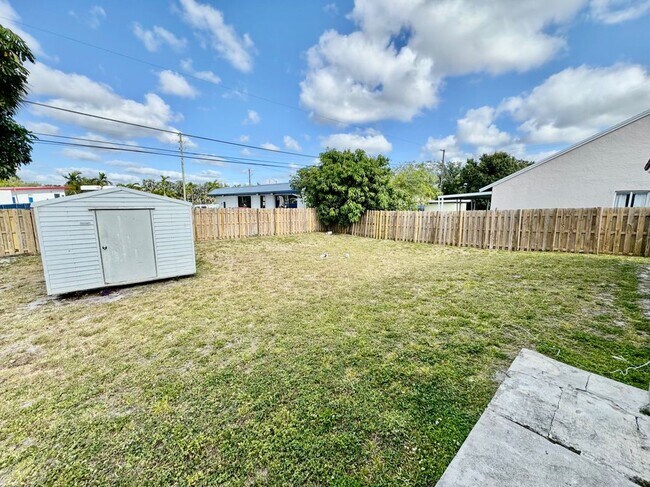 Building Photo - 3220 N 73rd Ter