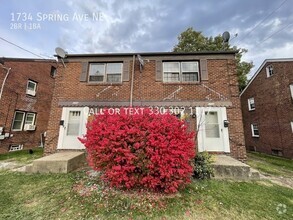 Building Photo - Two bedroom one bathroom townhouse for rent