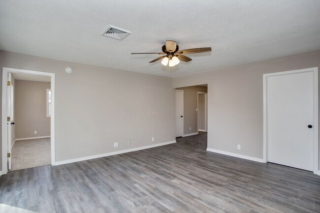 Building Photo - Beautiful Three Bedroom, Two Bathroom