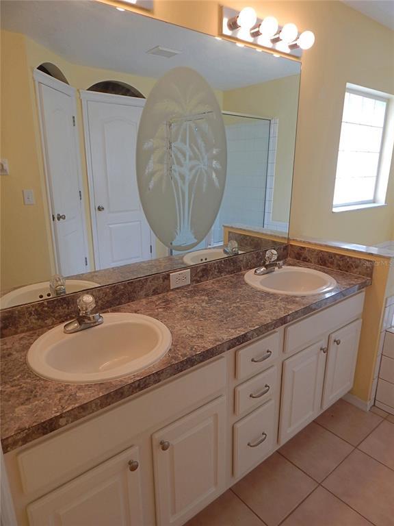 Building Photo - 5869 Meadowpark Pl