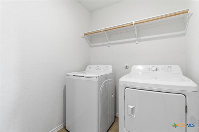 Building Photo - 310 Trinity River Holw