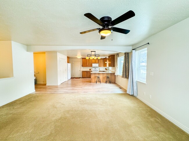 Building Photo - 130 N 400 E