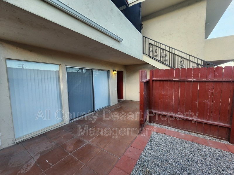 Building Photo - 550 El Cielo Rd