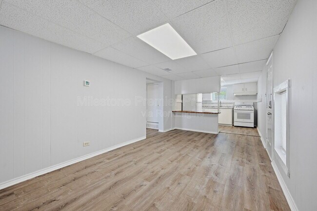 Building Photo - 310 S Barrett Ave