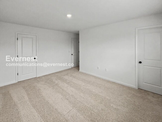 Building Photo - 456 Blair Rd