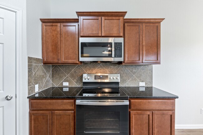 Building Photo - 8011 Fieldstone Dr