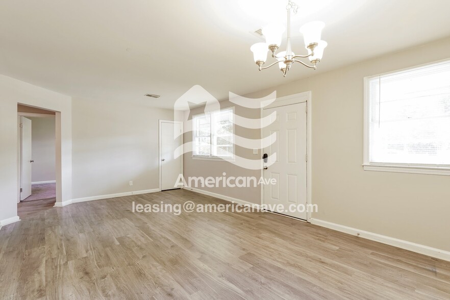 Building Photo - 1715 Cornell Dr