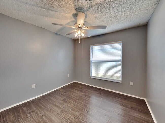 Building Photo - 1118 Vista Palma Way