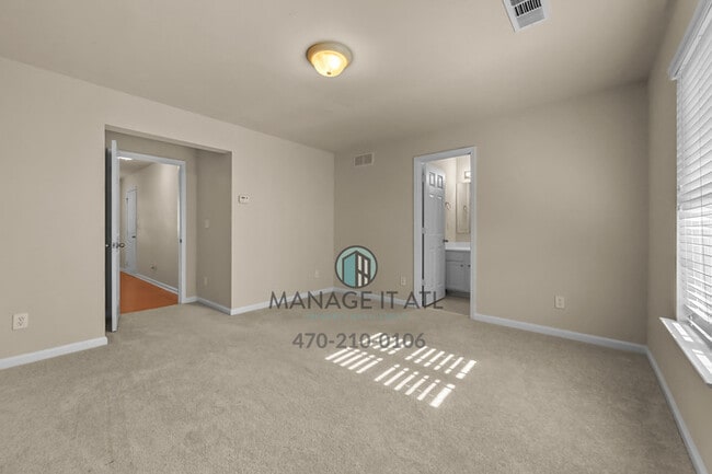 Building Photo - Beautiful and well maintenance three-story...